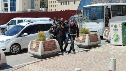 HESAP ÖDEMEYİ REDDEDİP, MEKANIN ÖNÜNDE HAVAYA ATEŞ AÇAN 4 KİŞİ YAKALANDI