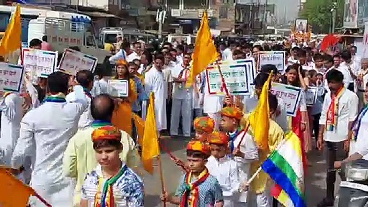 भगवान महावीर के गूंजे जयकारे, धूमधाम से निकाली...