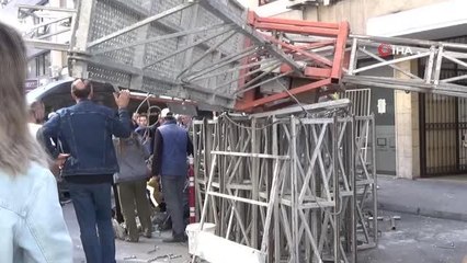 İzmir'de iskele çöktü: 15 metreden düşen 3 işçi yaralandı