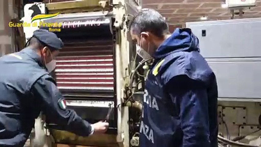Pomezia, 82 tonnellate di sigarette di contrabbando scoperte in un capannone a Pomezia