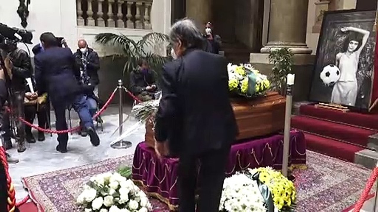 Morta Letizia Battaglia, la figlia Shobha: "Mi ha chiesto di fotografarla fino all'ultimo istante"