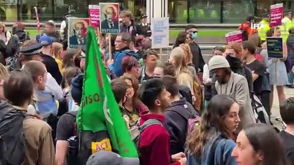 İngiltere’de “Ruanda” protestosu