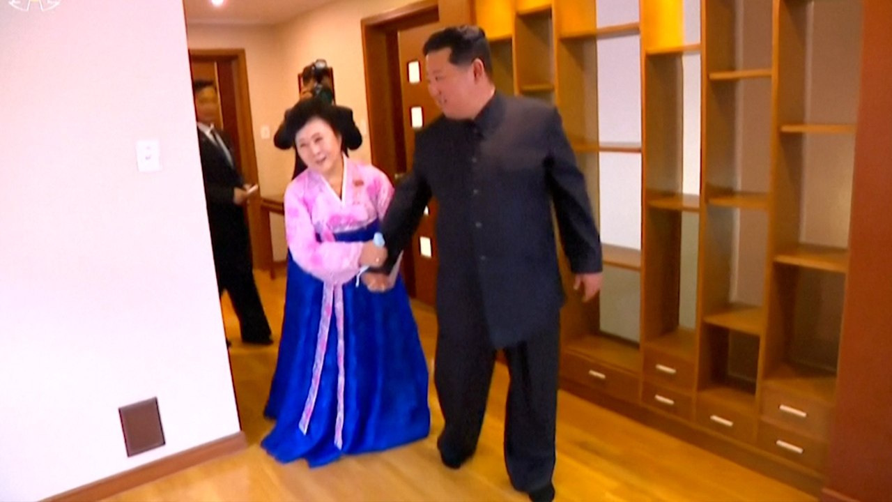 Kim Jong-un gives Pyongyang flat to North Korean news anchor