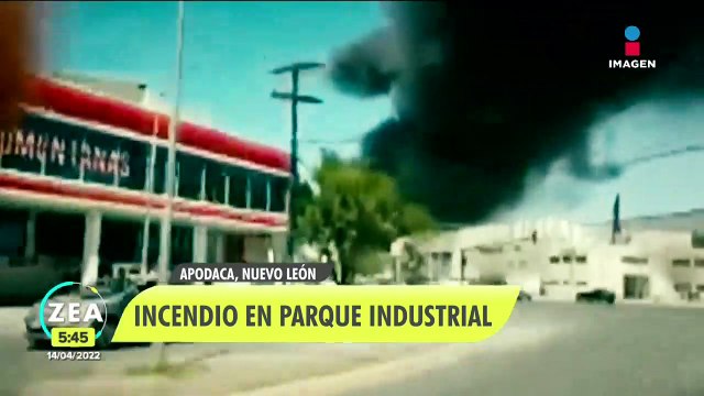 Incendio en parque industrial consume dos bodegas en Apodaca