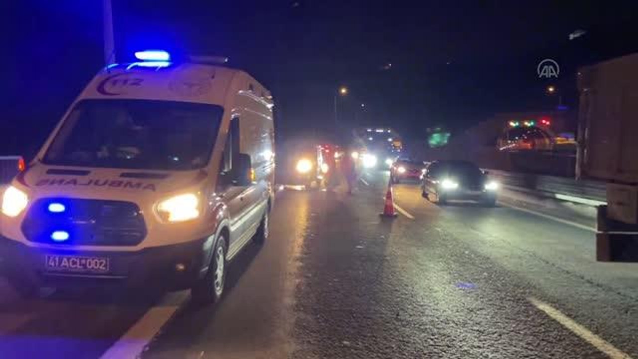 Anadolu Otoyolu'nda panelvan ile tırın çarpıştı...
