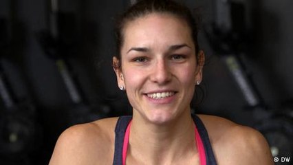 Wie dehnt man die Schultern?