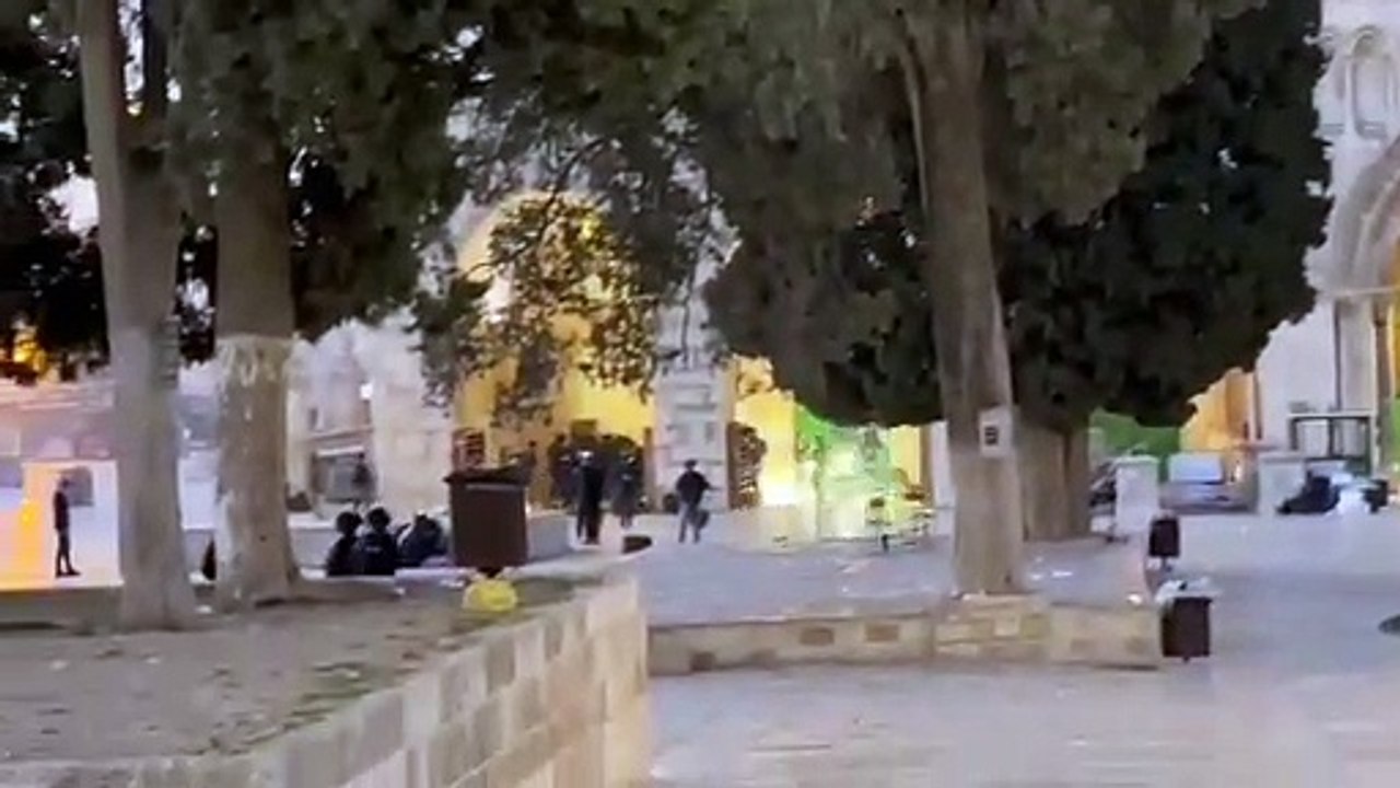 مواجهات بين الفلسطينيين وقوات الاحتلال في المسجد الأقصى