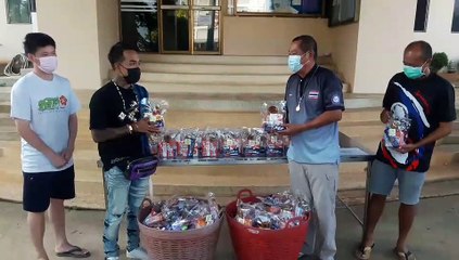 องค์ดำ โสฬส เจ้าของทุเรียนแปดดาว มอบเงินช่วยคนยากลำบาก(ชมคลิป)