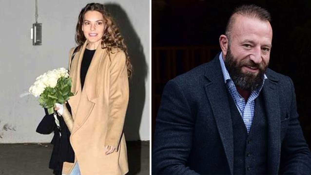 Sahneye çıkan Aslı Enver'e sevgilisi Önder Öztarhan'dan beyaz gül jesti