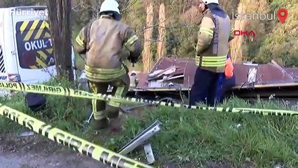 Sarıyer'de gecekondu üzerine demir yüklü tır devrildi