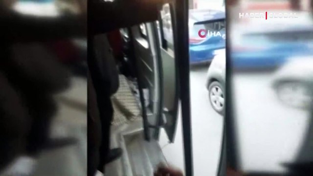 Minibüs şoförü kuş kafesini yükten sayarak fazla ücret aldı