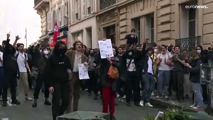 Download Video: Беспорядки в Латинском квартале: в Сорбонне протестуют против второго тура Макрон-Ле Пен