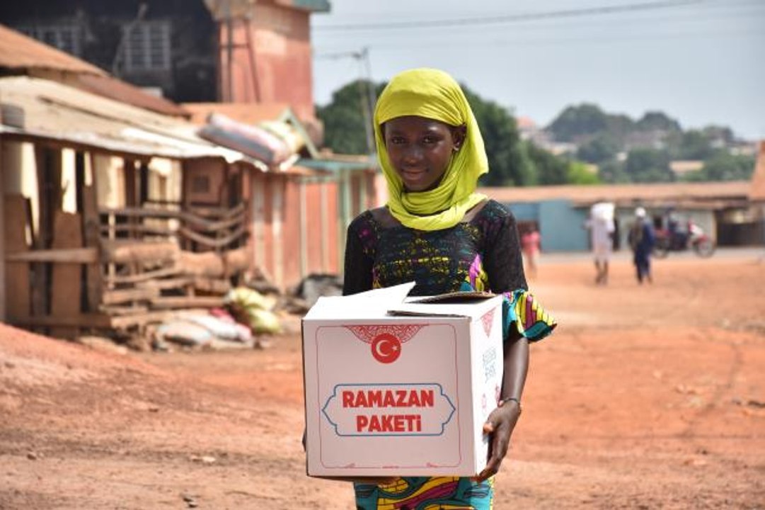Türkiye Diyanet Vakfından Fildişi Sahili'nde 1750 aileye ramazan yardımı