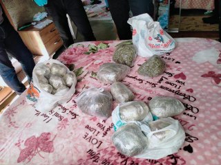 Evinde 4.5 kilo esrar çıktı "içiciyim" dedi