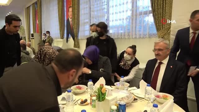 Son dakika haberi... Vali Münir Karaloğlu, şehit ve gazi aileleriyle iftarda bir araya geldi