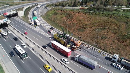 TIR'dan düşen CNC makinesi TEM'i felç etti