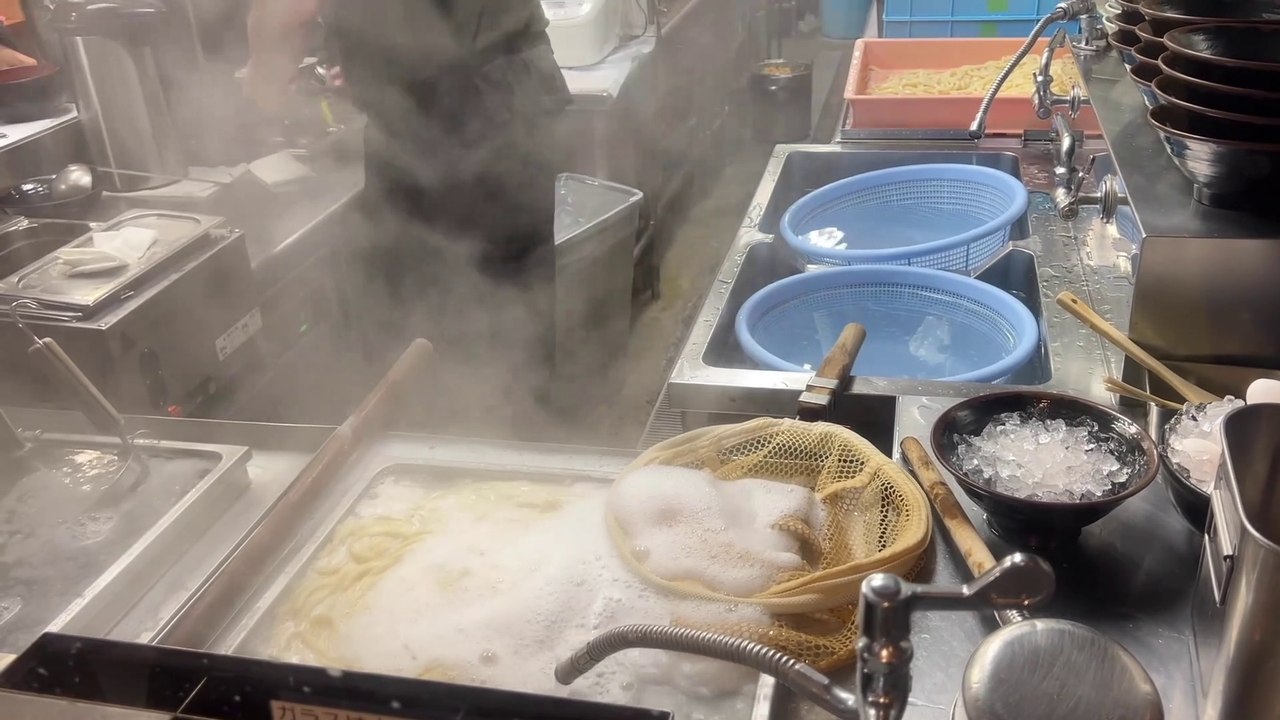 [Part 2] Sleeper Limited Express Sunrise Seto / Izumo □ B Sleeper Private Room Single 38-year-old single who goes to Kagawa prefecture to eat udon