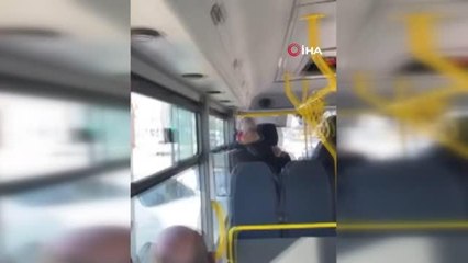 Trafikte yumruk yumruğa yol verme kavgası kamerada