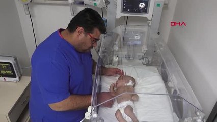 KAFASI BÜYÜYEN 2 HAFTALIK BEBEĞE ENDOSKOPİK AMELİYAT