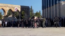 Cientos de heridos y detenidos en enfrentamientos en la Explanada de las Mezquitas