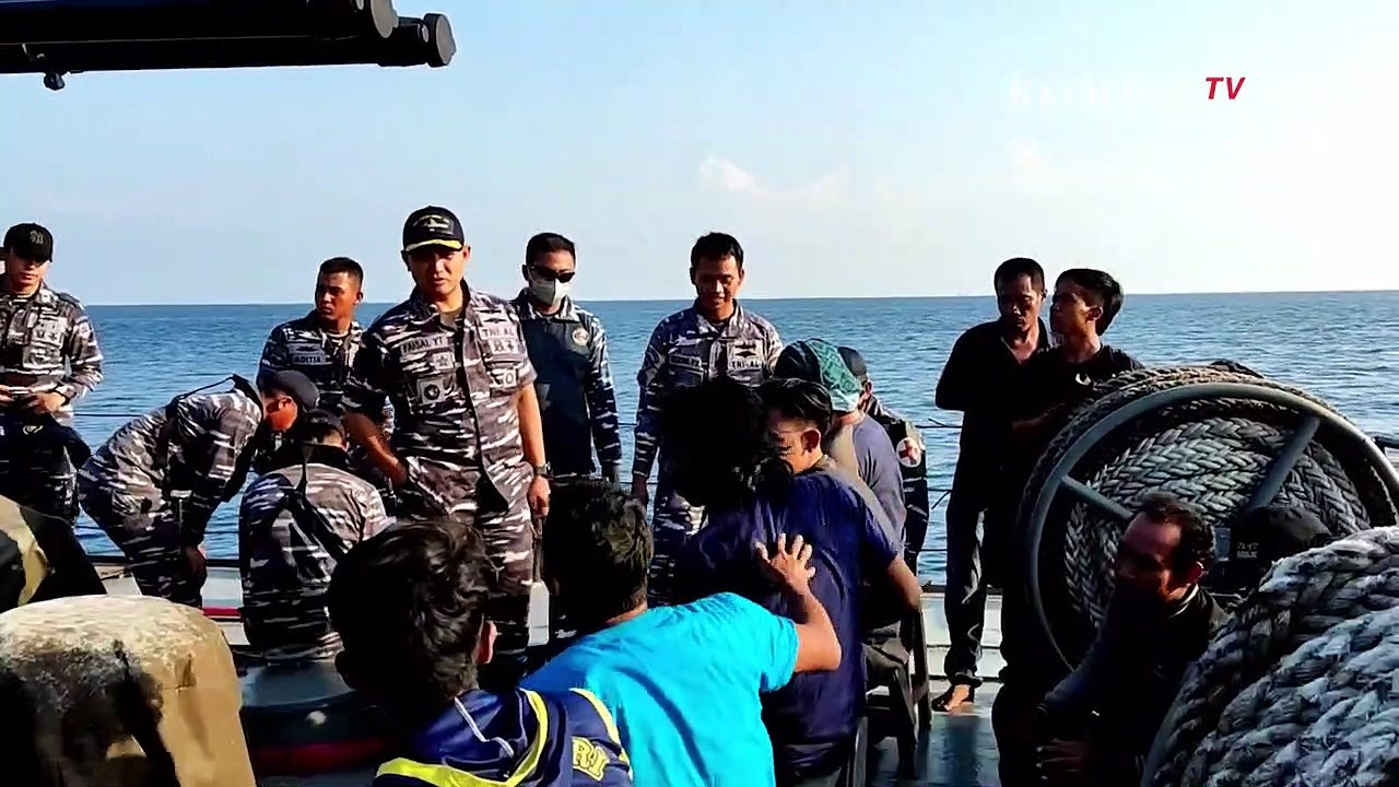 Detik-detik KM Angke Jaya 2 Terbakar Hebat, 10 Awak Kapal Berhasil Diselamatkan
