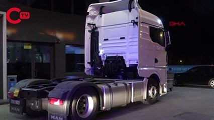 'Polisiz' deyip istedikleri parayı vermeyen şoförü yaraladılar