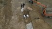 Continúa la exhumación de fosas comunes en la ciudad ucraniana de Bucha