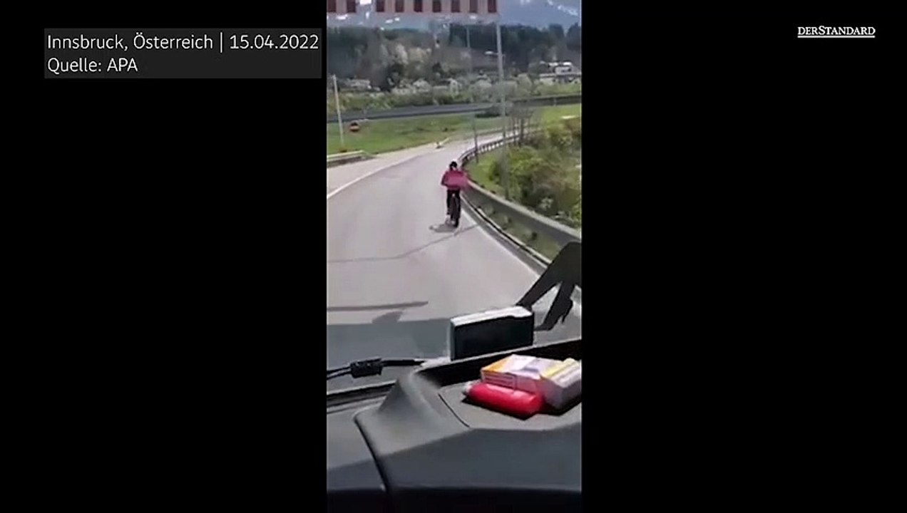 Fahrradkurier verirrt sich auf Inntalautobahn