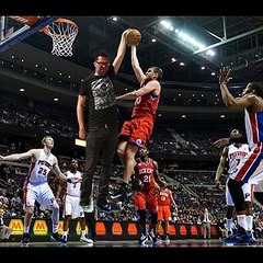 Un internaute veut être photoshoppé en pointant le haut de la Tour Eiffel