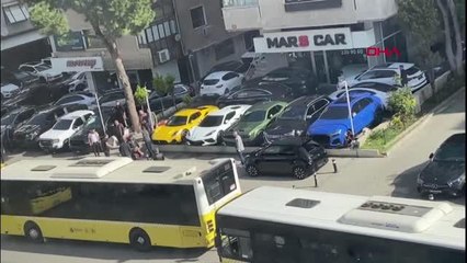 KADIKÖY'DE LÜKS ARAÇLAR ARASINDA NAKLİYECİLER İLE GALERİCİLERİN KAVGASI