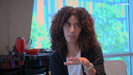 شاهد: في القاهرة "الكيرلي" يطلق العنان لشعور الشابات المصريات