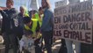 Manifestation du Réseau de soutien à l'agriculture paysanne contre l'achat de terres agricoles par Colruyt