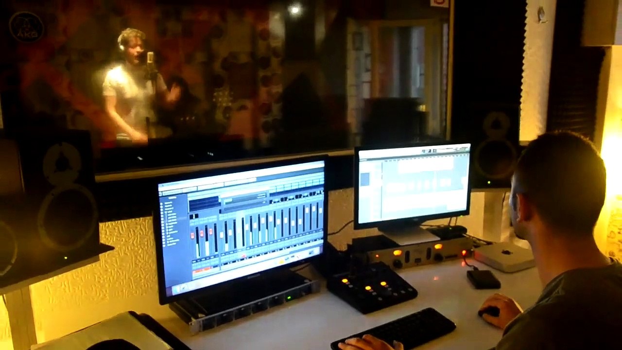 Ugur İhtiyar karşıda görunen yayla