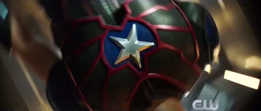 Arrow, Supergirl, Flash, Black Lightning : les héros de la CW en tenue pour commencer 2018