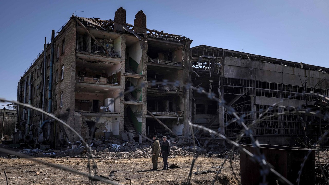 Ukraine : la Russie bombarde une usine de missiles et va intensifier les frappes sur Kiev