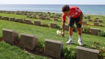 Cumhurbaşkanlığı Bisiklet Turu'nun Çanakkale etabını kazanan Avustralyalı sporcu, atalarının mezarını ziyaret etti