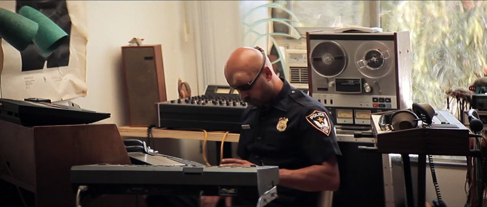 Wrong cops - TEASER VOST "Officer Rough"