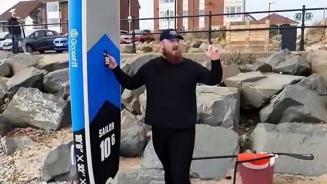 Sunderland Echo News - Sunderland residents flock to Roker Beach for Good Friday fun in the sun