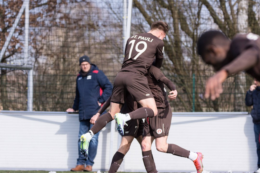 Doppelpacker Winter: St. Pauli sichert sich Derbysieg und Pokalhalbfinale