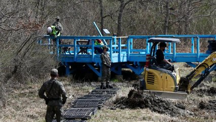 유엔사, '판문점 도보 다리' 보수 작업 공개 / YTN