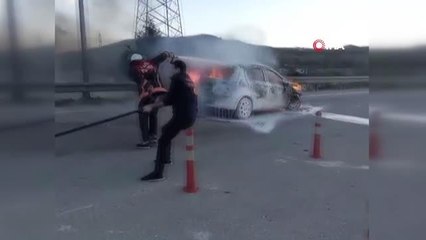 Seyir halindeki araç alev topuna döndü