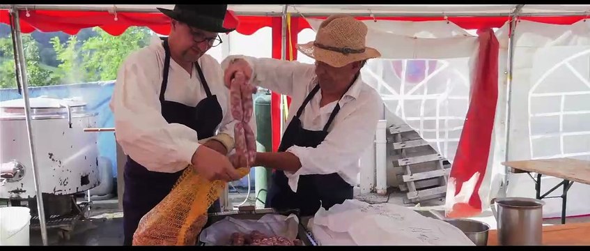 Un Village dans le vent Bande-annonce VF