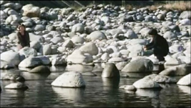 De l'eau tiède sous un pont rouge Extrait vidéo (2) VO