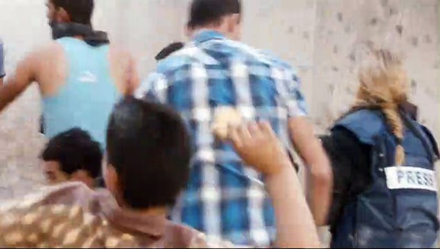 Girafada - EXTRAIT VOST Les journalistes perdues