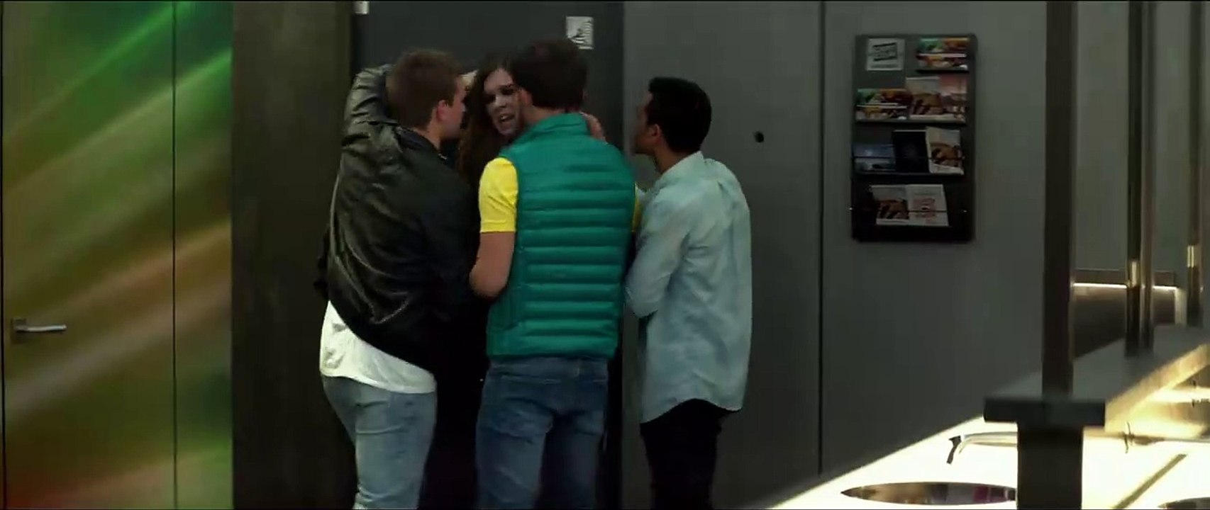 3 Days to Kill - EXTRAIT VF "L'agression"