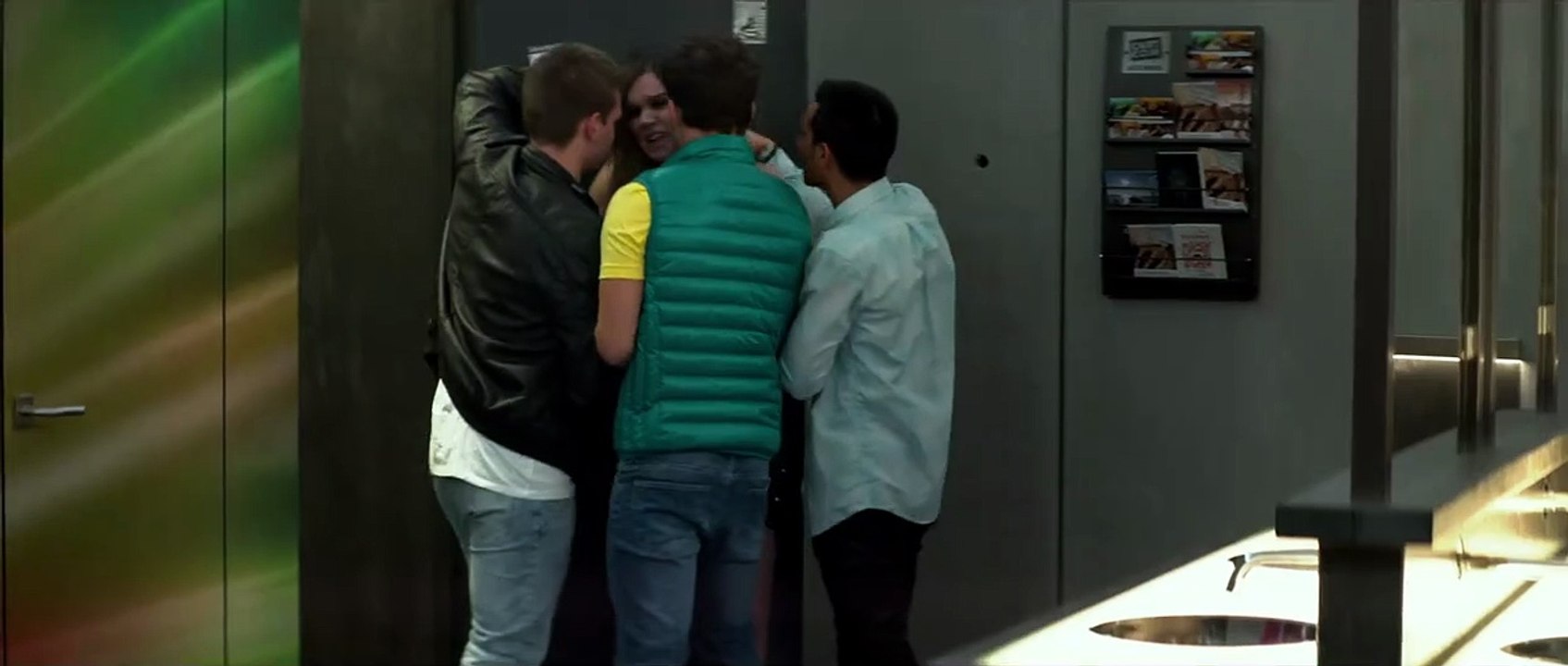 3 Days to Kill - EXTRAIT VOST "L'agression"