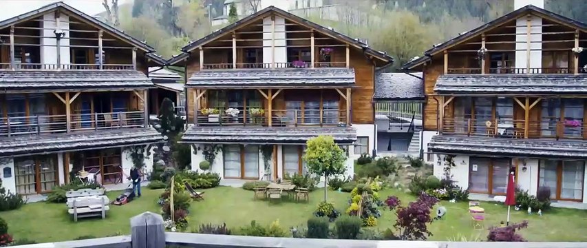 Un boss in salotto Bande-annonce VO