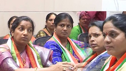 Telangana: తెలంగాణ మహిళా కాంగ్రెస్ లో విభేదాలు  Sunita Rao VS Kavitha  | Oneindia Telugu