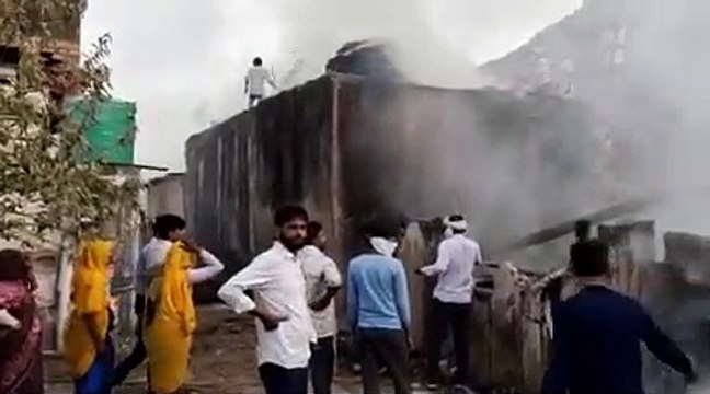 दौसा. छप्परपोश मकान में आग, नकदी समेत घरेलू सामान जला