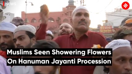 Muslims shower flowers on Hanuman Jayanti procession in Bhopal